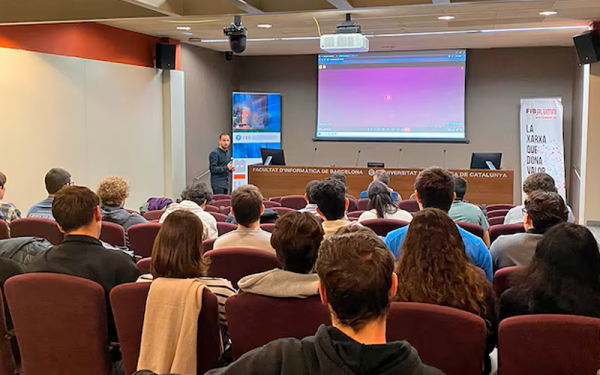 Alumnos de la FIB (UPC) diseñan la inteligencia de una flota de robots móviles autónomos gracias al apoyo de Mecalux