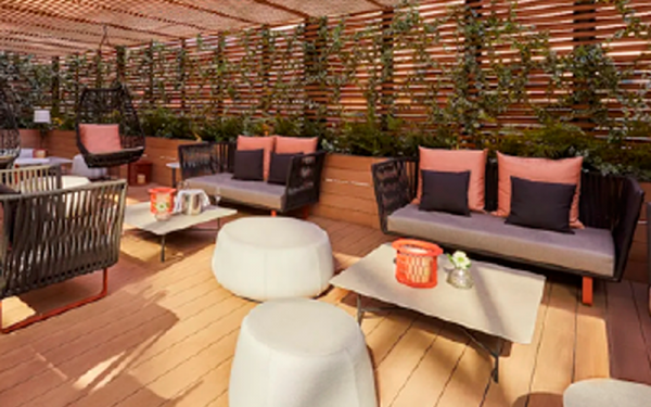 El hotel Hyatt Regency Barcelona Tower presenta su nueva terraza al aire libre