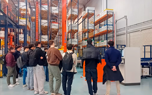 Estudiantes de la UPC participan en un reto de Mecalux para diseñar nuevas soluciones para puestos de inspección de entrada