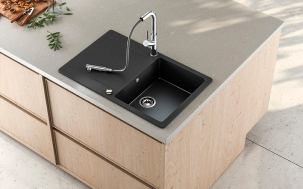 Genebre lanza al mercado dos nuevos modelos de grifería extraíble para cocina