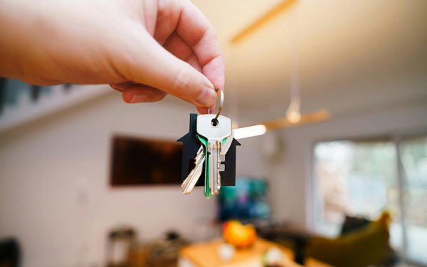 La inseguridad jurídica percibida por los propietarios  contribuye a frenar el alquiler de la segunda vivienda, según onLygal