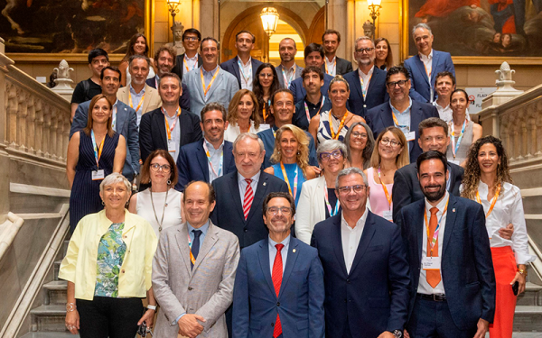 La Universitat de Barcelona i Smith+Nephew s’alien per impulsar avenços en cirurgia artroscòpica