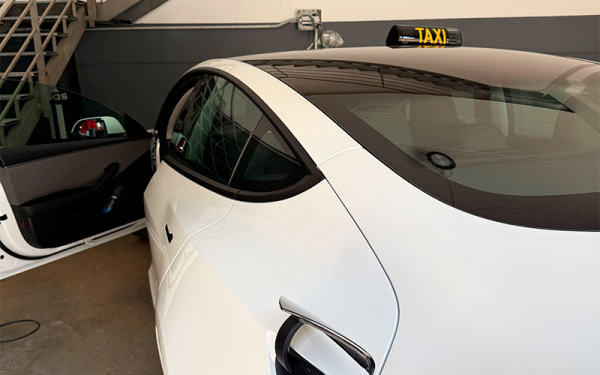 Ledind Carbox instala un cargador a una empresa de taxis del Garraf