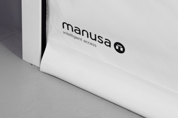 Manusa incorpora la gama de puertas industriales de Ferroflex a su catálogo