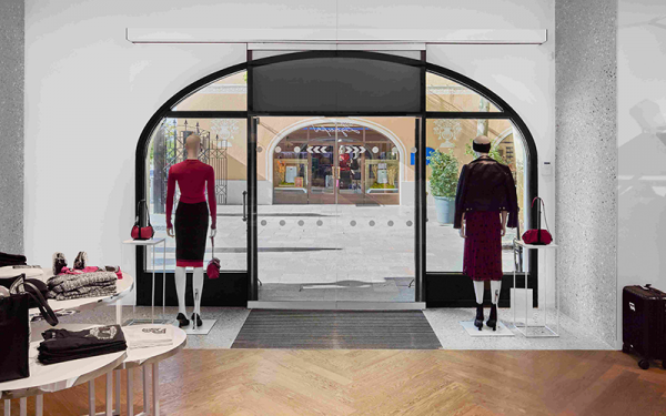 Manusa revela seis ventajas de las puertas automáticas durante las rebajas de invierno