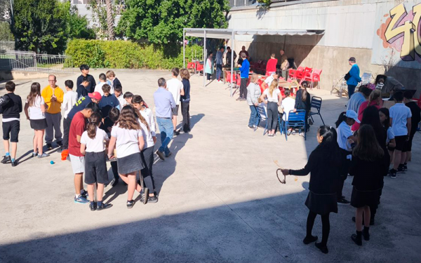Presentació del llibre 'What’s Your Story' a l’Escola La Miranda, amb la col·laboració d’Asproseat