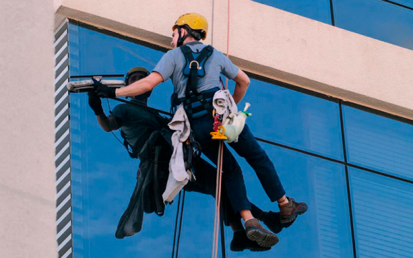 Umivale llança una campanya per a la prevenció de riscos durant la realització de treballs en alçada